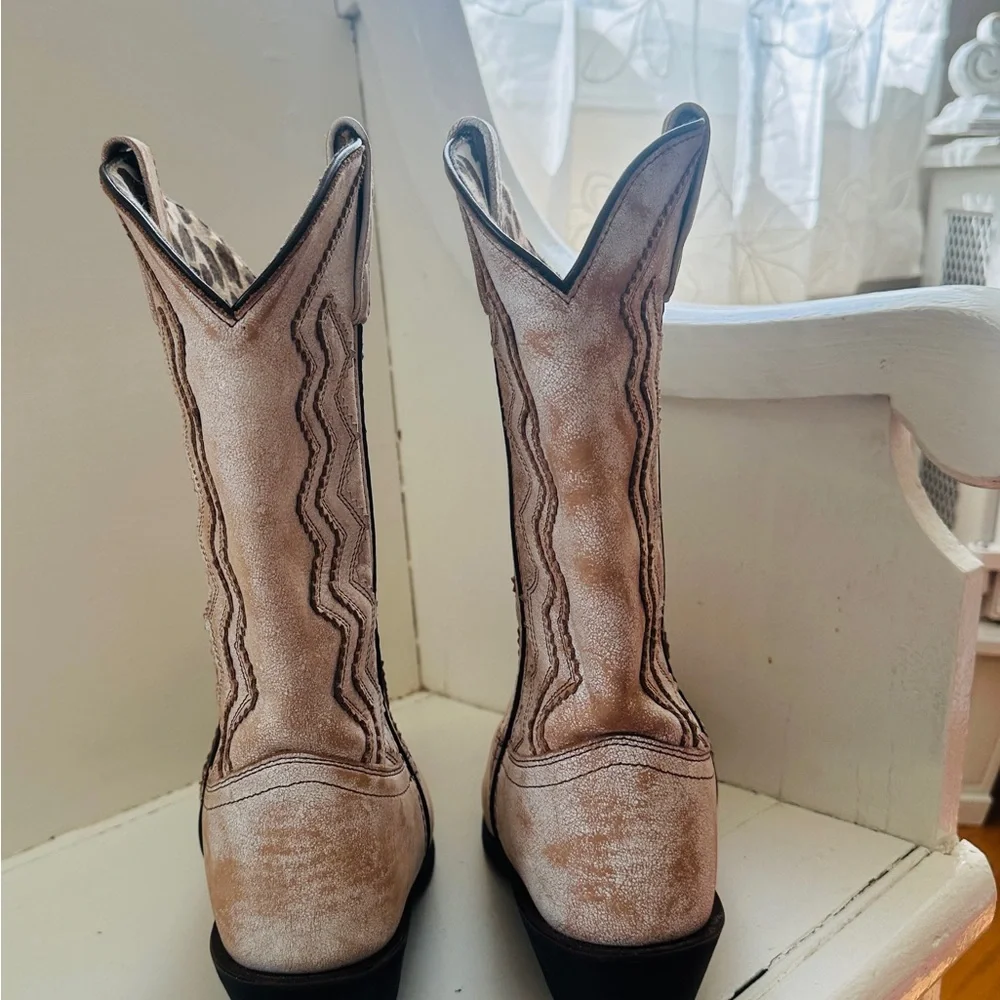 LAREDO WOMEN'S RUSTIC BONE OVERLAY WESTERN BOOTS - Size 9 - Picture 3 of 5